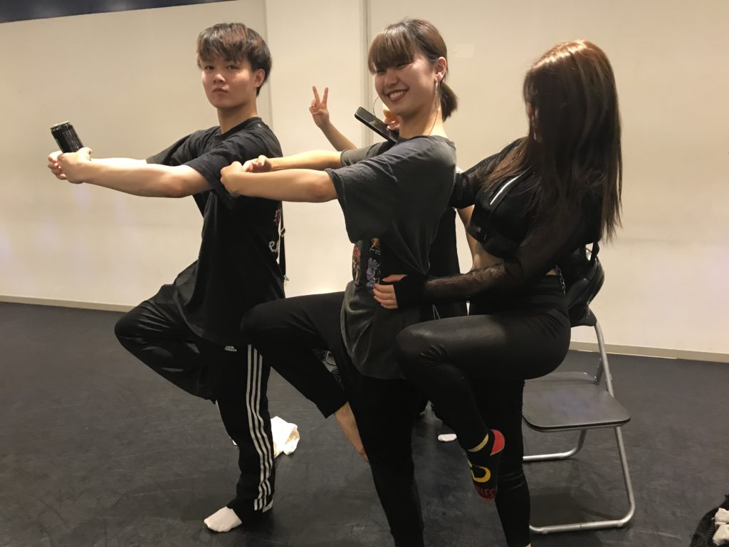 バックダンサー、テーマパークダンサーなどのプロダンサー、歌手、俳優、モデルを目指せるダンス専門学校、芸能専門学校、ダンススクール、芸能スクールの TOKYO STEPS ARTSのSTEPS LIFEページ。